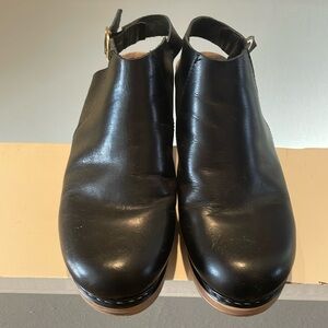 Calou Stockholm Black Leather Clogs